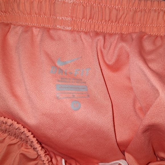 Nike women's running shorts size medium - Picture 5 of 5